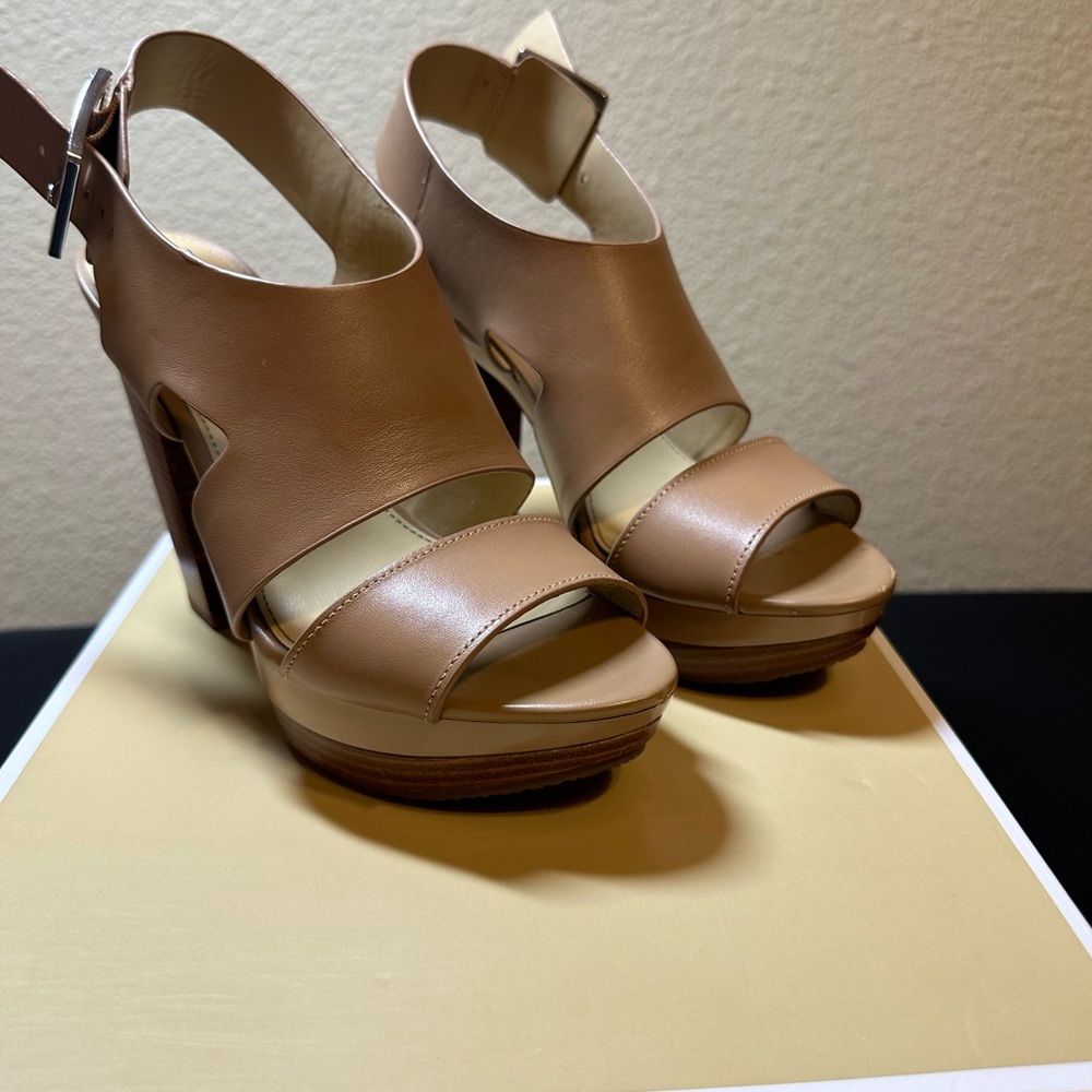 Taupe Michael Kors heels size 6